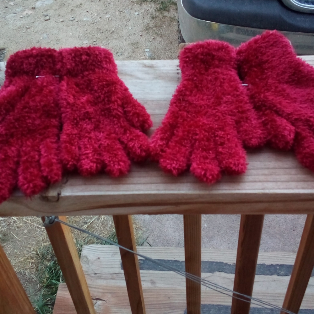 Cherry ๐ Red Furry Gloves - Picture 3 of 5